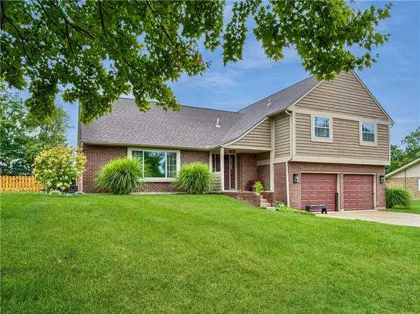 6800 Curtwood Dr, Tipp City, OH 45371