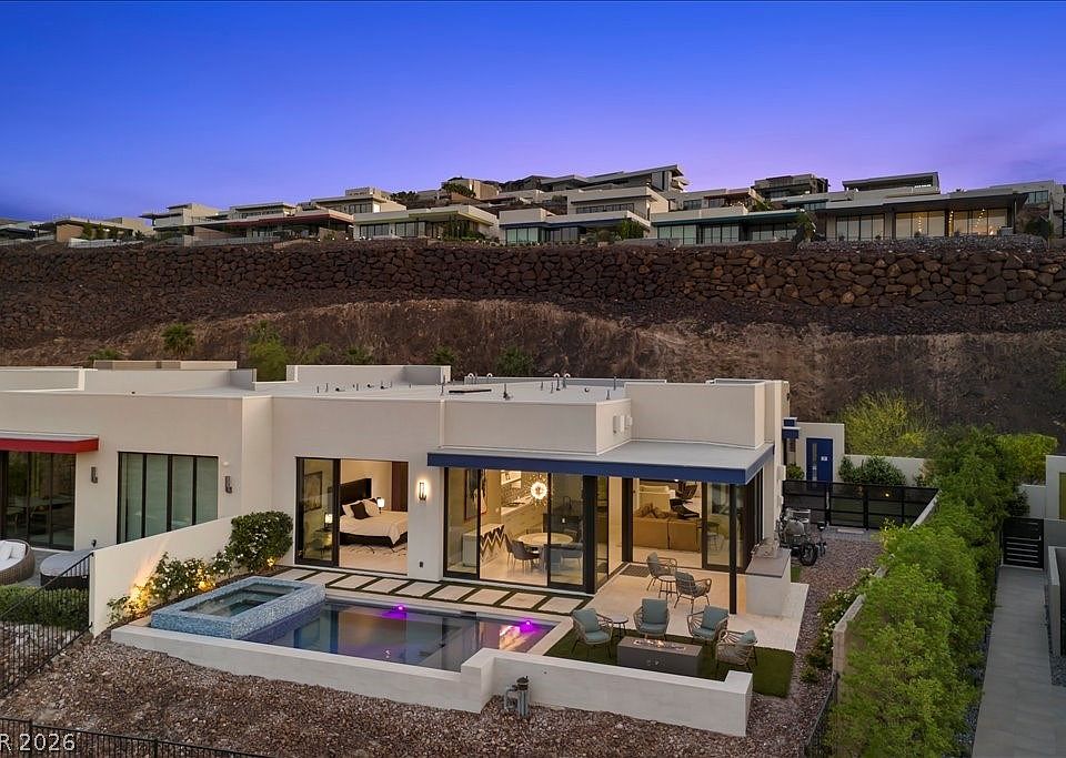 1st image of 656 Scenic Cliff Dr