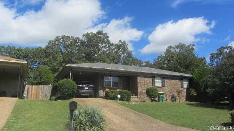 1st image of 500 Lindenhurst Dr