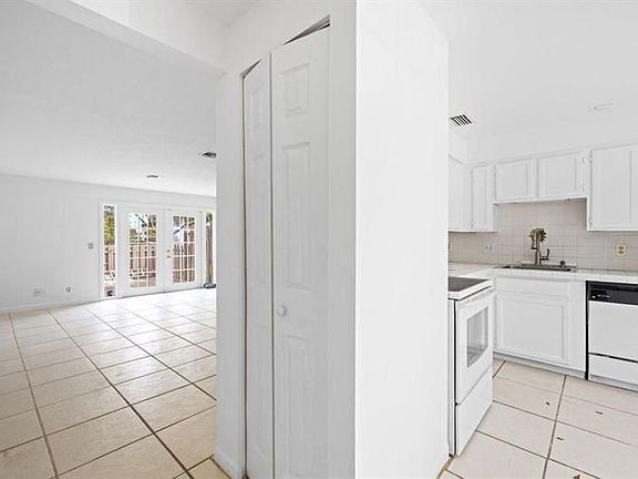 5th image of 217 Old English Dr