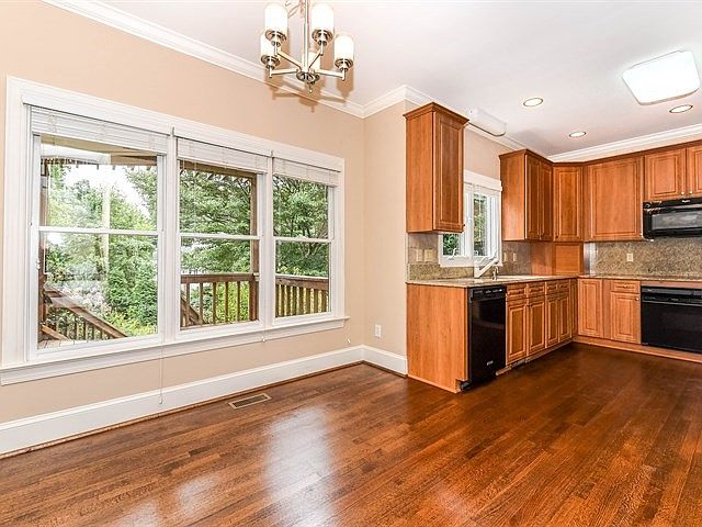 1st image of 609 River Oaks Ln