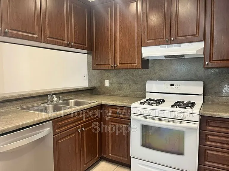 2758 Bolker Dr — Photo 5