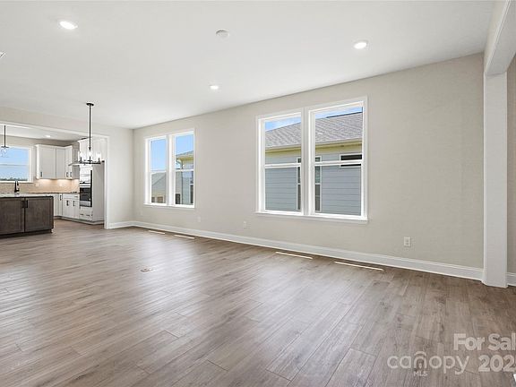 4th image of 1615 Shoals Ave #158