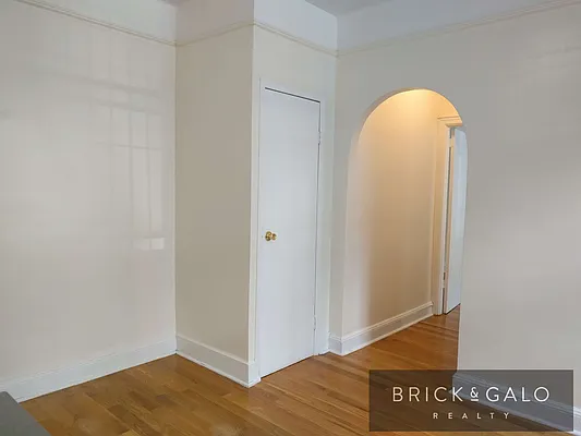 Rented by BRICK & GALO REALTY CORP | media 7
