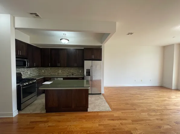 90 Bay Street Landing image 5 of 8