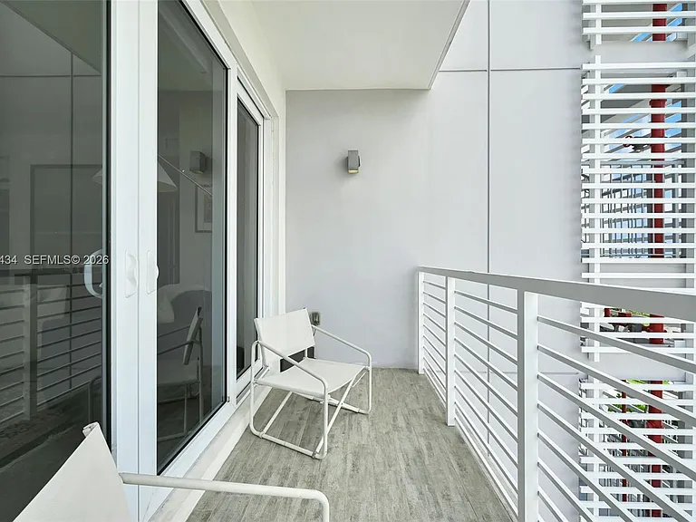 1900 SE 2nd St #301 — Photo 52
