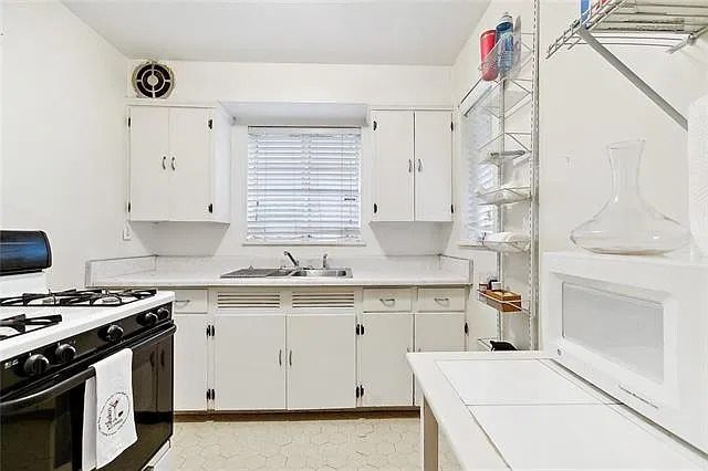 2200 Nashville Ave — Photo 4