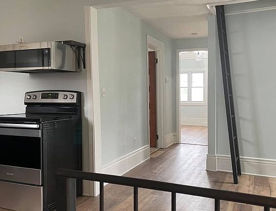5th image of 3154 Van Buren St #1