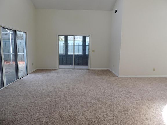 4th image of 47 Treetop Cir