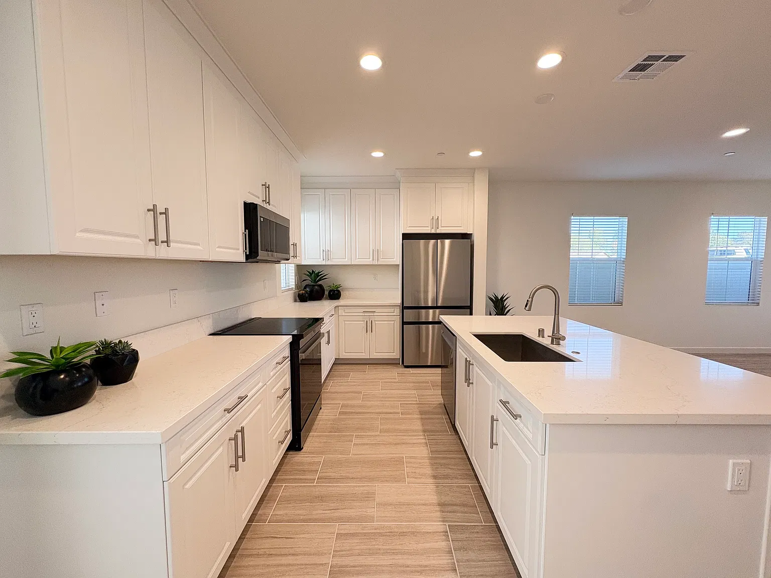 3 bed, 2.5 bath, 1864 sqft, $4,350 — Photo 2