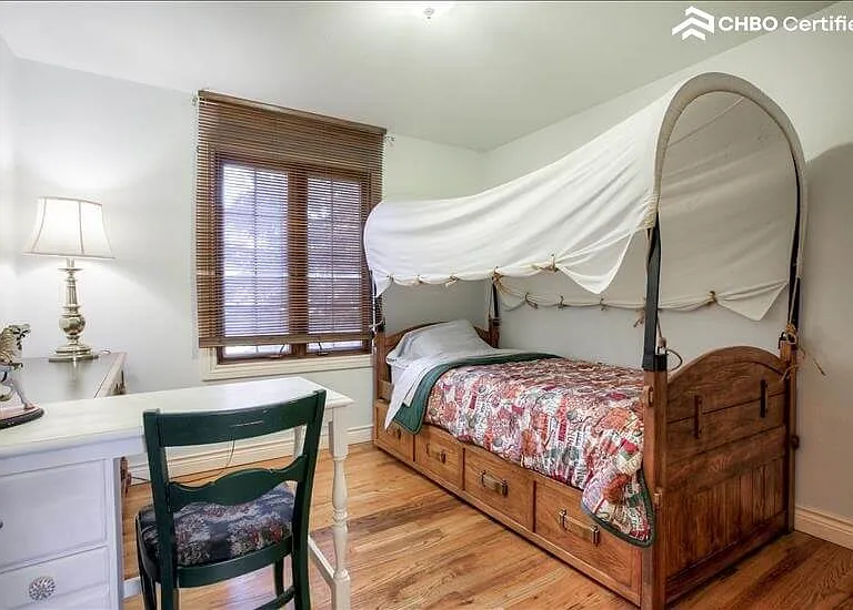 Bed 3-Twin bed with pull out twin, hardwood,