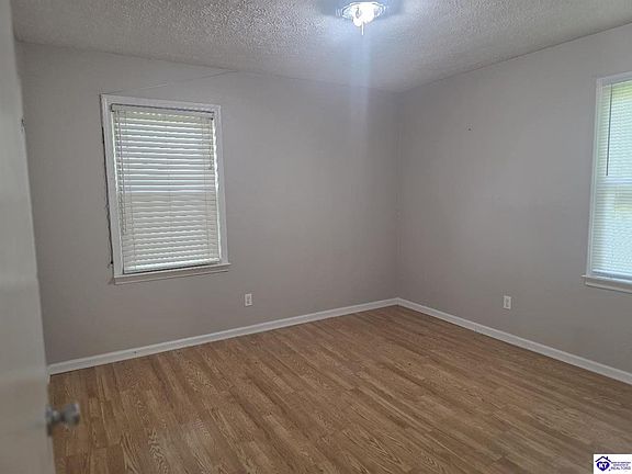4th image of 135 Lee Ave