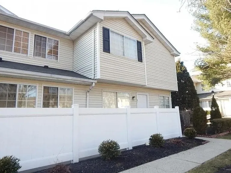 91 Cortland Ln #91 — Photo 1