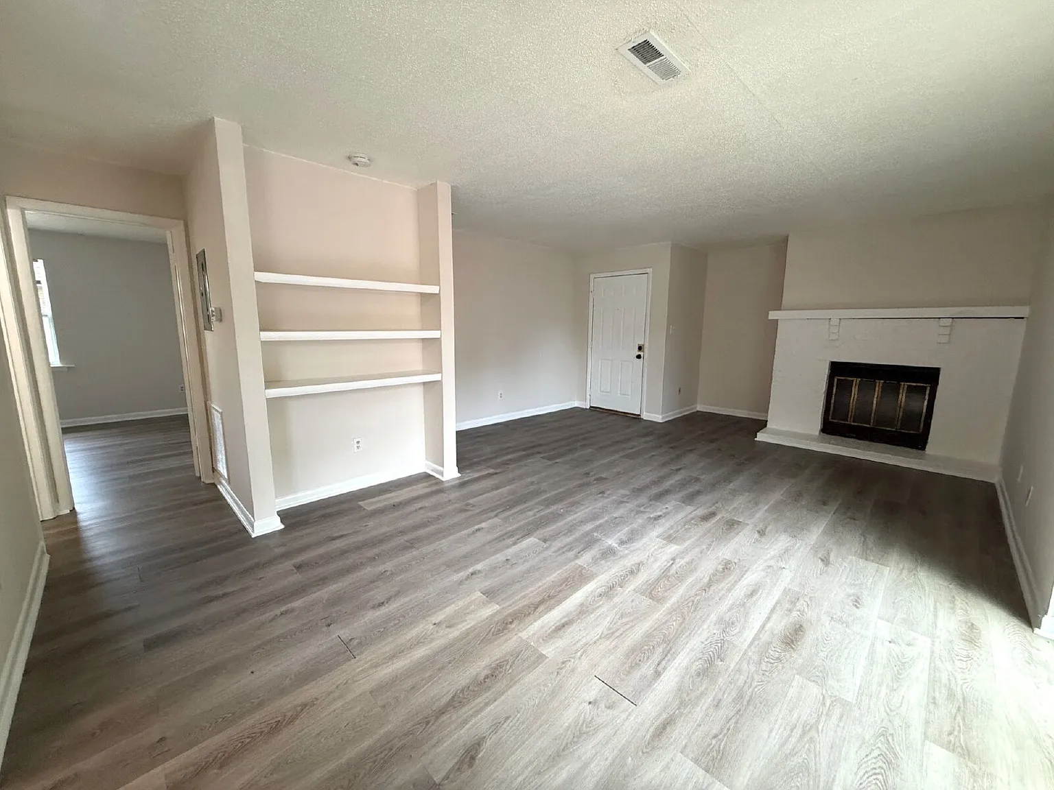 2 bed, 1.0 bath, 869 sqft, $900 — Photo 4