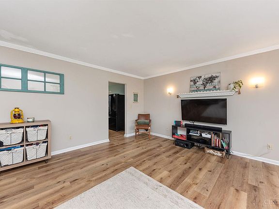 5th image of 105 Brittany Ln