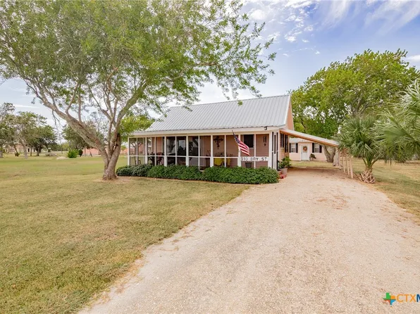 310 Bay St, Austwell, TX 77950