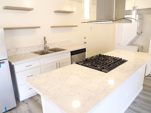 3rd image of 1706 Granville Ave #7
