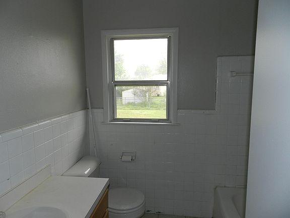 4th image of 2132 NW Ozmun Ave
