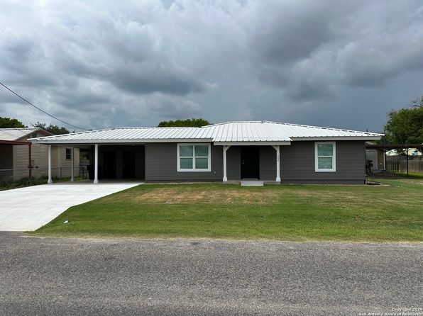 204 S Burton, Karnes City, TX 78118