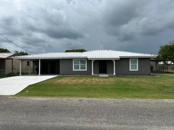 204 S Burton, Karnes City, TX 78118