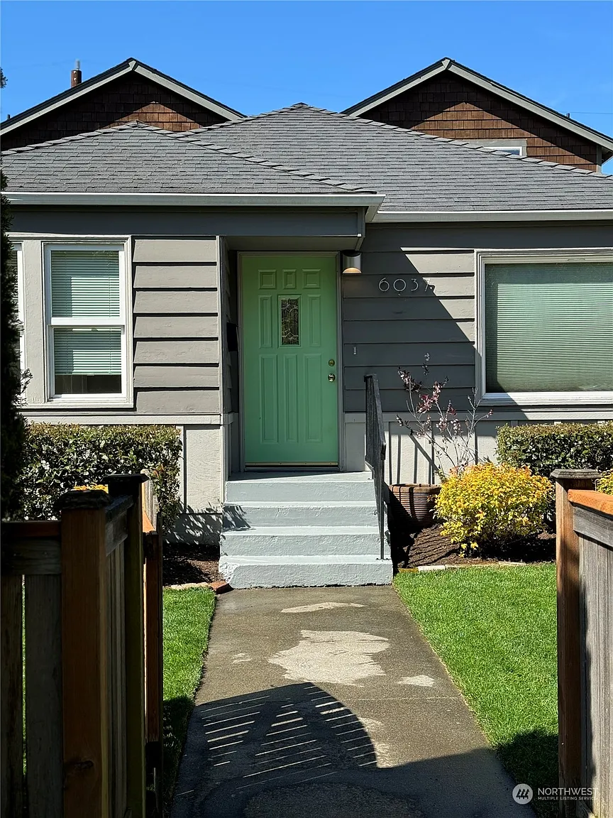 6037 Fauntleroy Way SW photo 1
