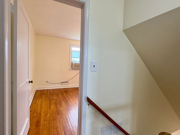 5th image of 7821 Scholar Rd