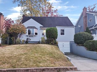 1070 Alhambra Rd, Baldwin, NY 11510