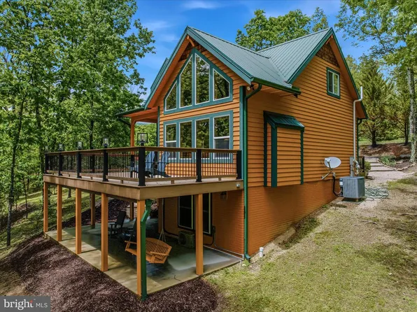 110 Montevideo Rd, Berkeley Springs, WV 25411