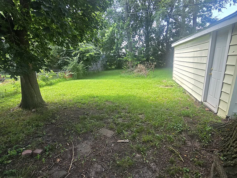 203 Crystal Lake Dr — Photo 9