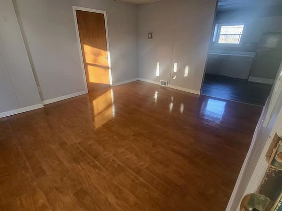 4th image of 131 W Neshannock Ave #2
