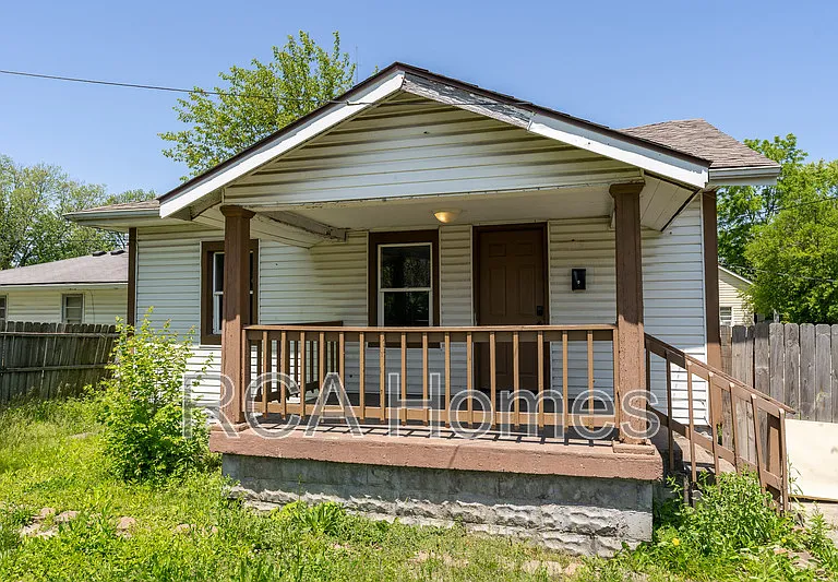 140 Villa Ave — Photo 1