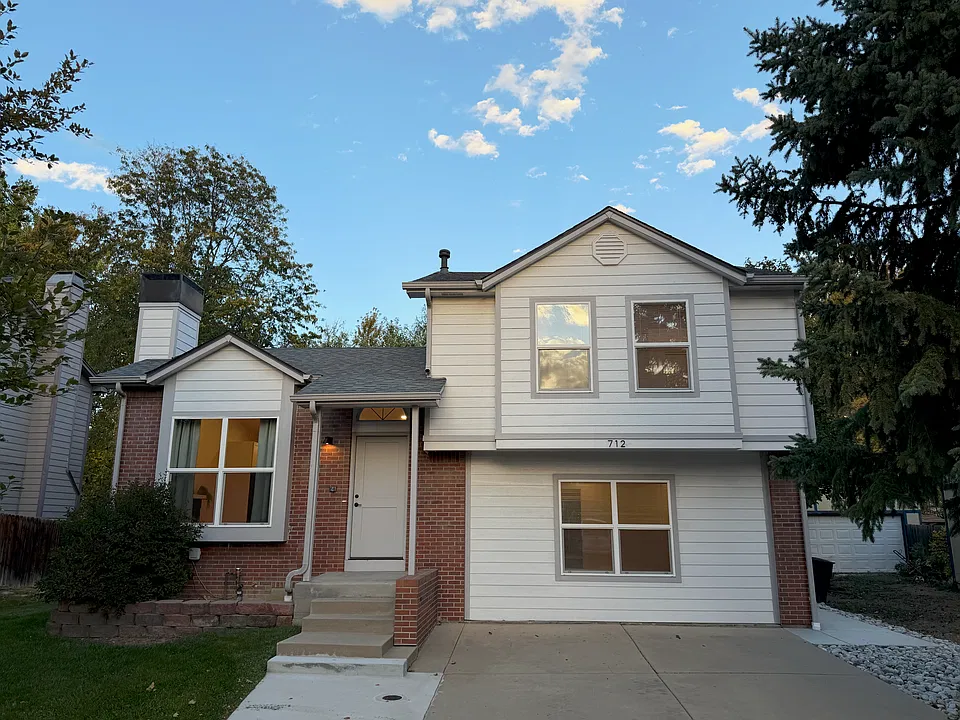 712 Cameron Ln