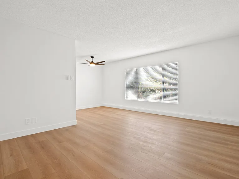 1525 Amherst — Photo 1