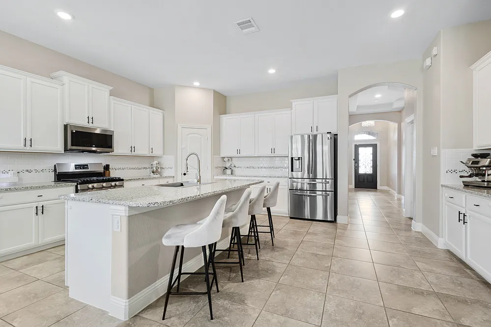 3 bed, 2033 sqft, $2,700 — Photo 3