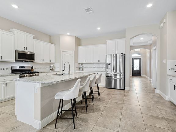 3rd image of 3913 Moorcroft Rd