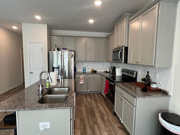 3rd image of 96 Regent Park