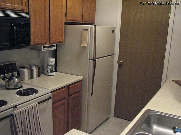 4th image of 2480 Foxhill Dr