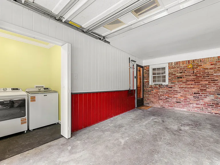 2895 Shelly Dr SW — Photo 24
