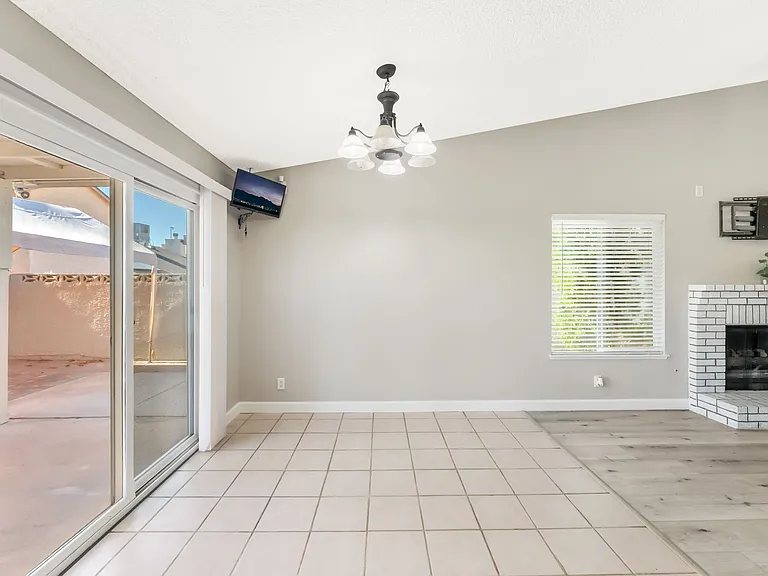 1925 Saint Lawrence Dr — Photo 10