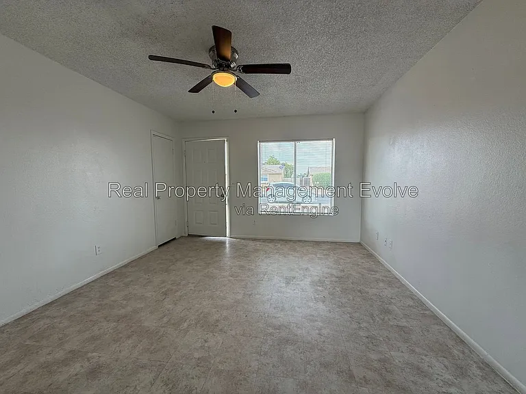 9248 W Mescal St — Photo 4