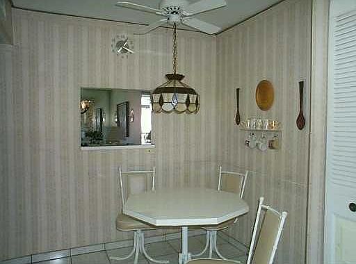 EAT-IN KITCHEN