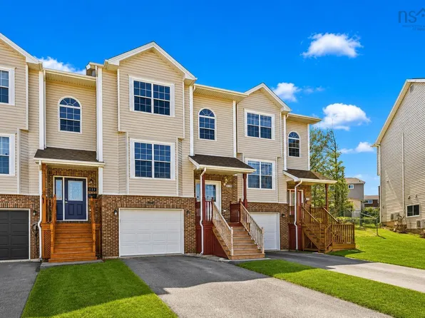219 Green Village Ln, Halifax, NS B2Y 4V5