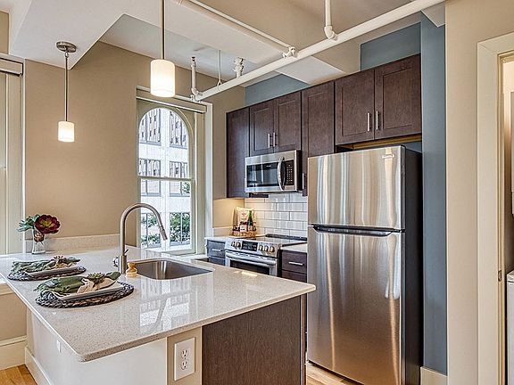 Luxury kitchens with quartz countertops