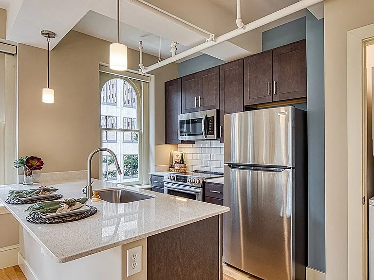 Luxury kitchens with quartz countertops