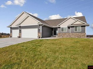 18 Sunset Ct, North Mankato, MN 56003