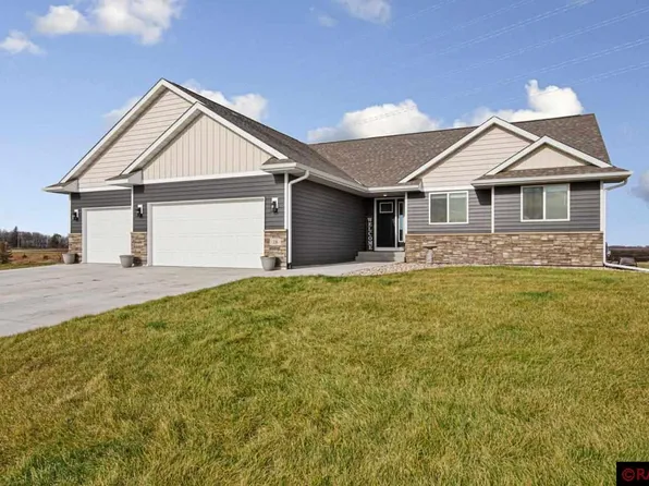 18 Sunset Ct, North Mankato, MN 56003