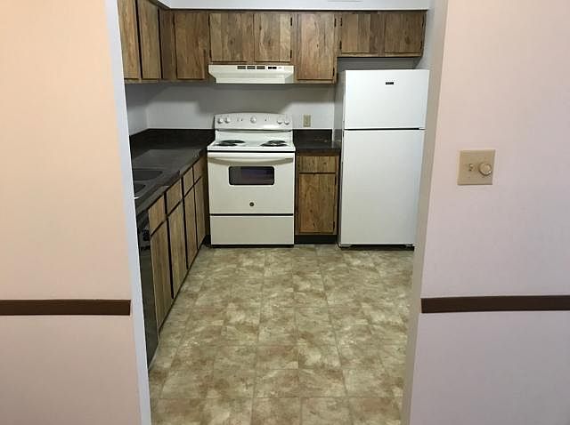 2nd image of 1827 Hampton Knoll Dr