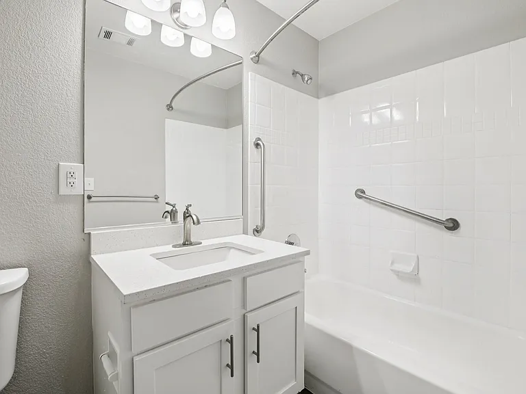 Creekstone Apartments — Photo 8