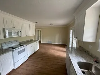 2044 Small Dr — Photo 4