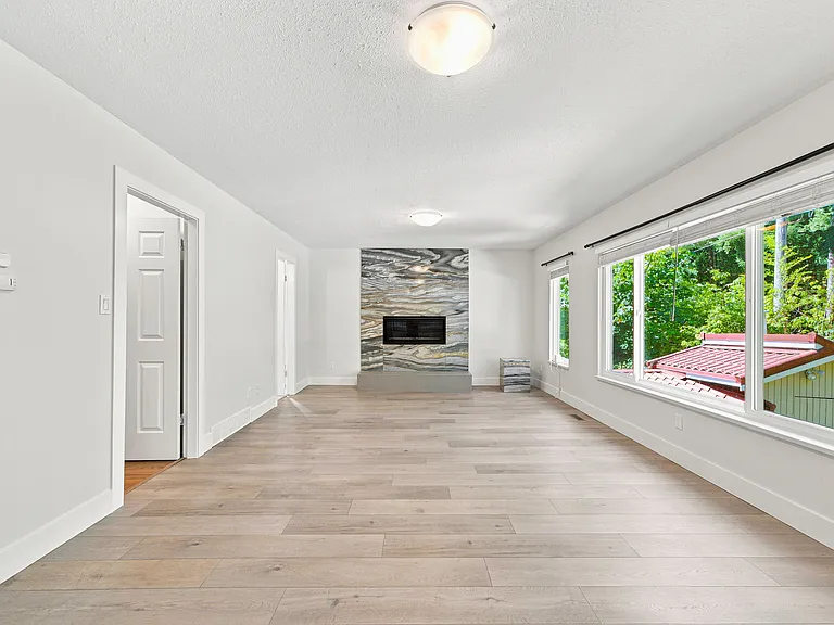 5553 Nancy Greene Way — Photo 8